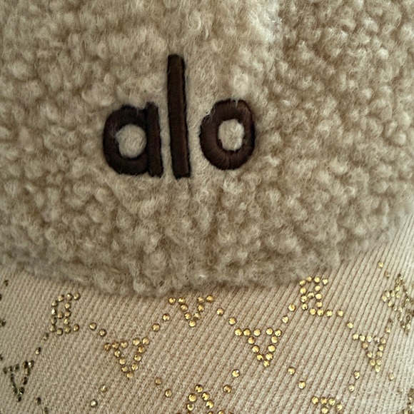 ALO Yoga Tan Sherpa Baseball Cap with Gold Accent - Picture 3 of 3
